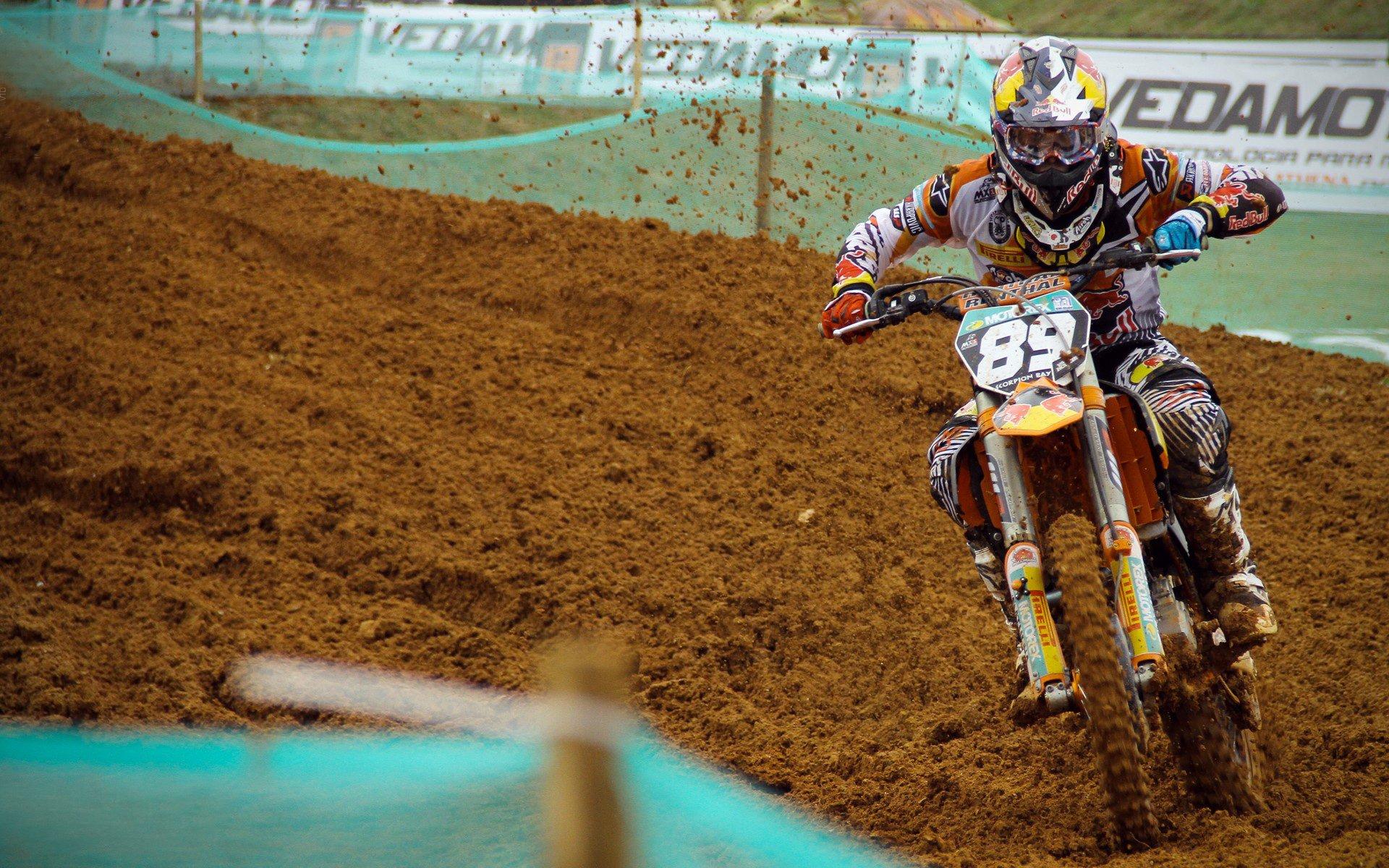 弗兰克盛赞维拉一锤定音 西蒙斯闪耀助队攻克难关